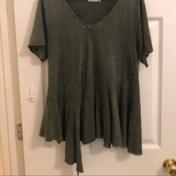 Asymmetrical hem T-shirt - Picture 2 of 4